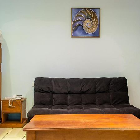 Апартаменты Cowrie Beach Haven Studio Момбаса Экстерьер фото