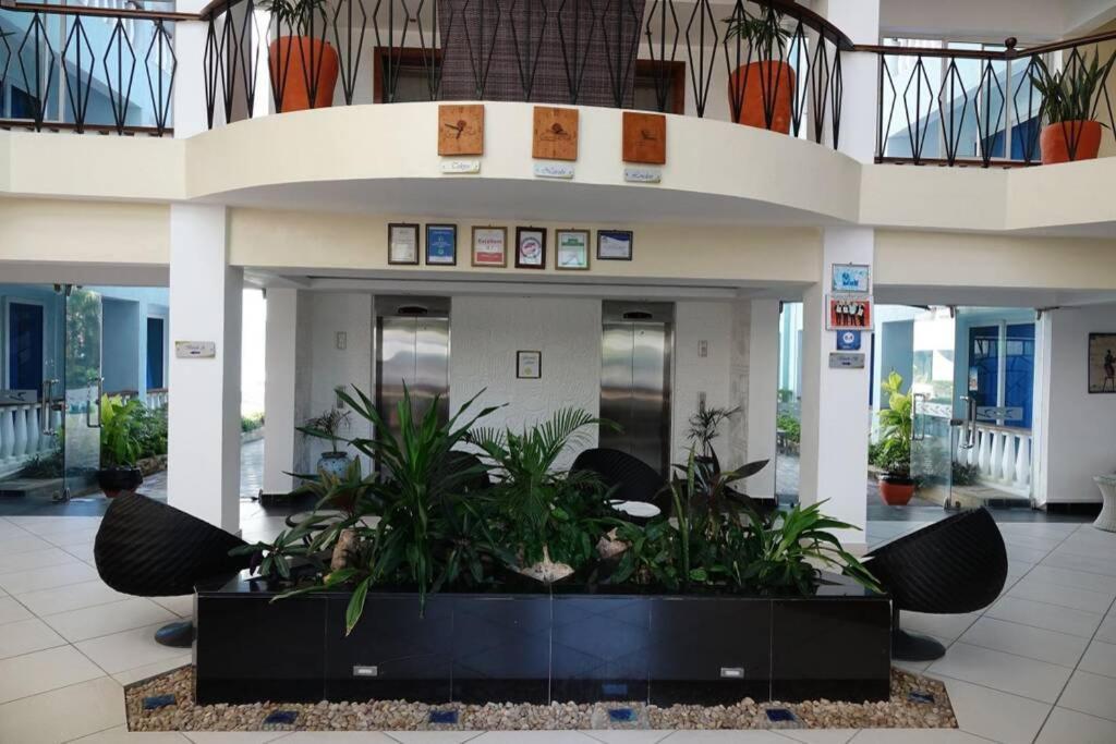Апартаменты Cowrie Beach Haven Studio Момбаса Экстерьер фото