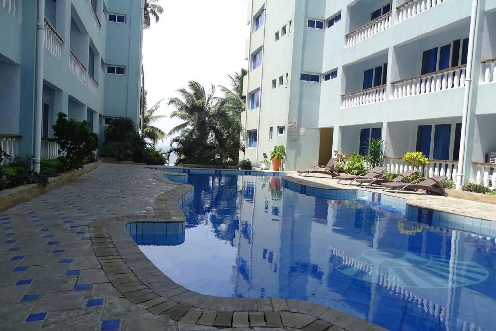 Апартаменты Cowrie Beach Haven Studio Момбаса Экстерьер фото